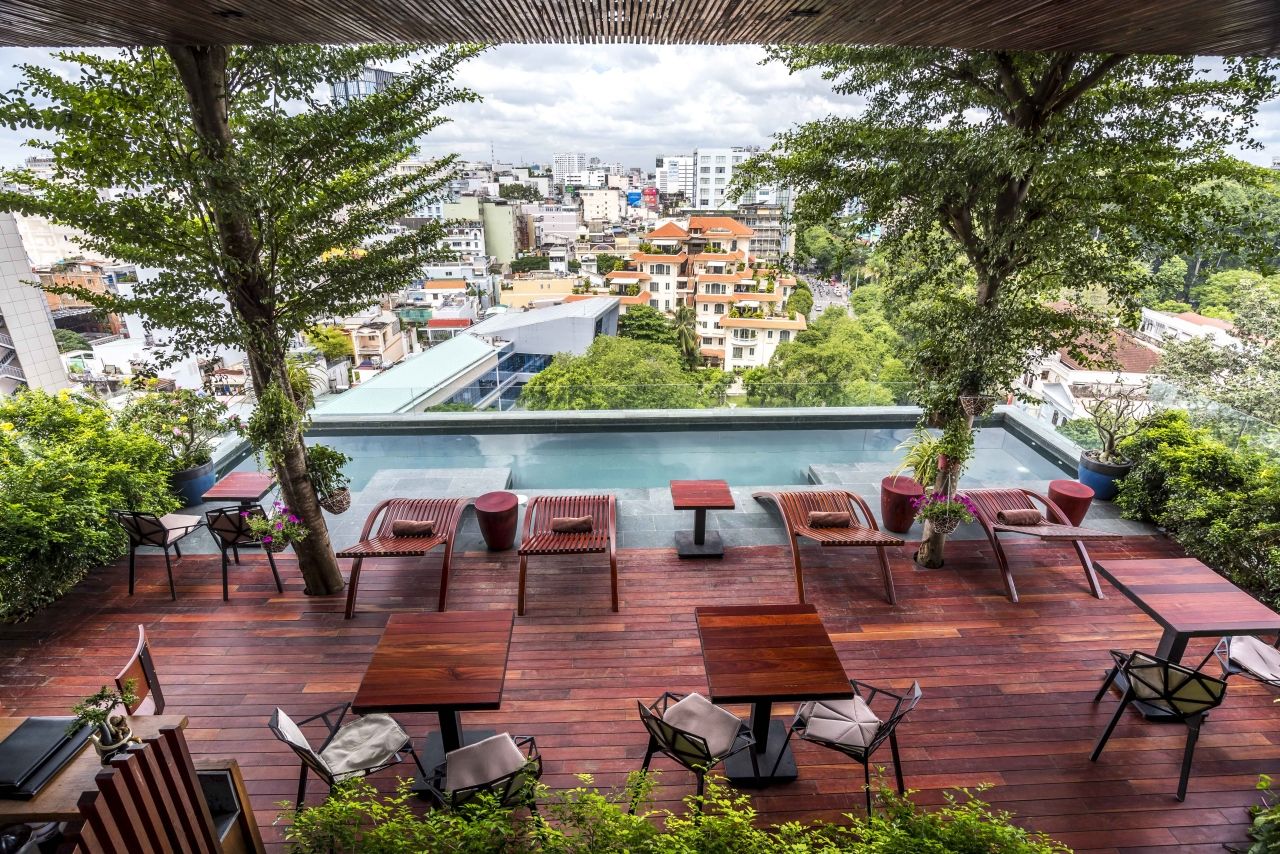 LUXURY HOTELS IN DISTRICT 1: INDULGE IN LUXURY AT SILVERLAND HOSPITALITY 10 Yen bar1