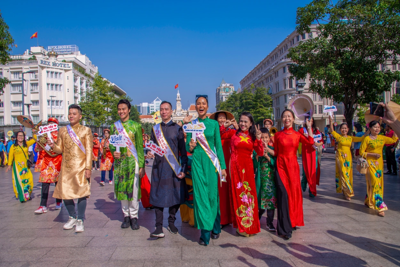 LE HOI AO DAI