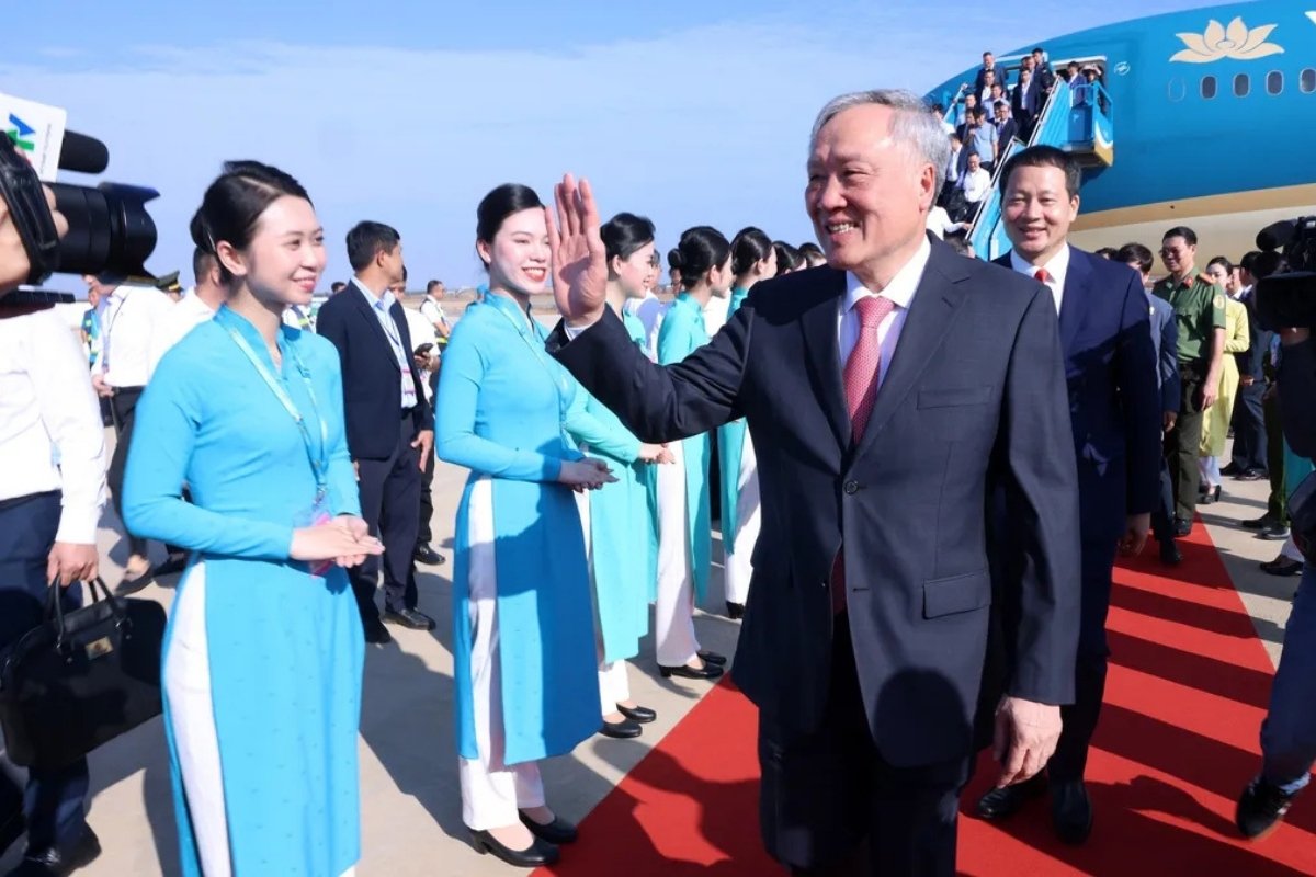 When does Long Thanh Airport open for commercial flights?